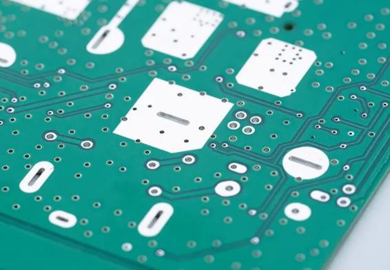 回路基板設計で考慮すべき PCB 材料特性